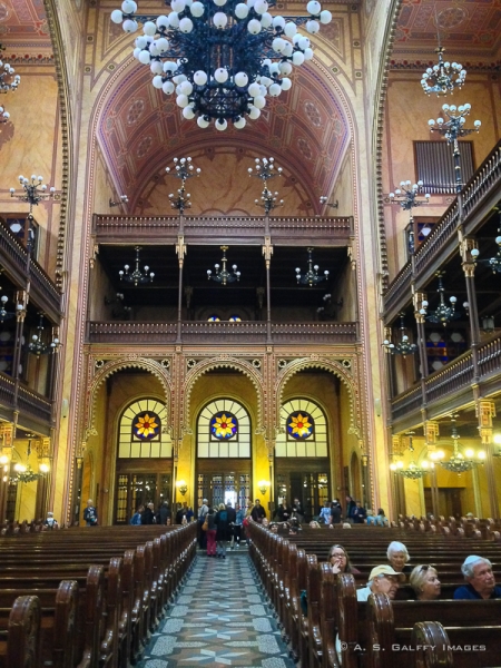 The Great Synagogue in Budapest - A Walk Through Jewish ...