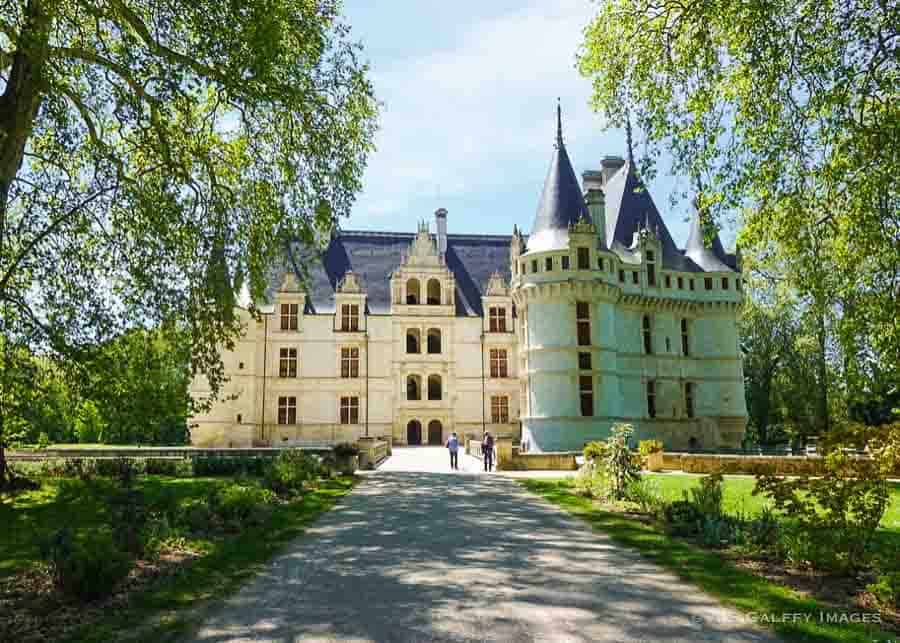 frontal view of Chateau Azay Le Rideau