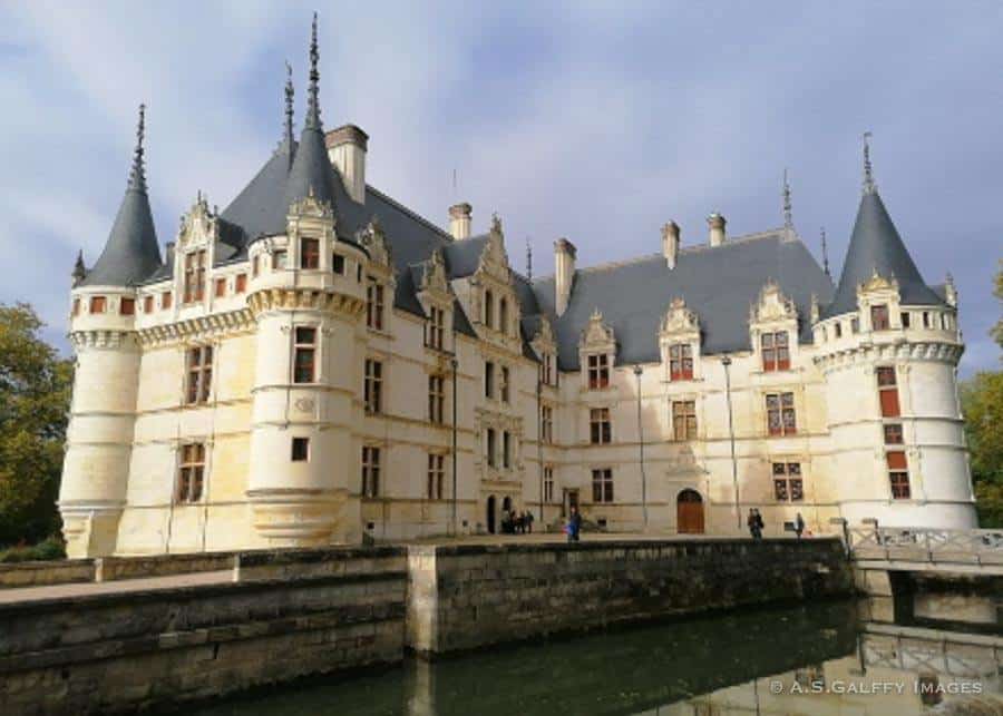 View of Azay Le Rideau castle from the garden