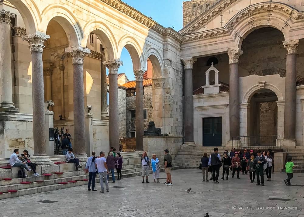Cathedral of St. Domnius (on the left) with the only sphinx that remained intact Cathedral of St. Domnius (on the left) with the only sphinx that remained intact