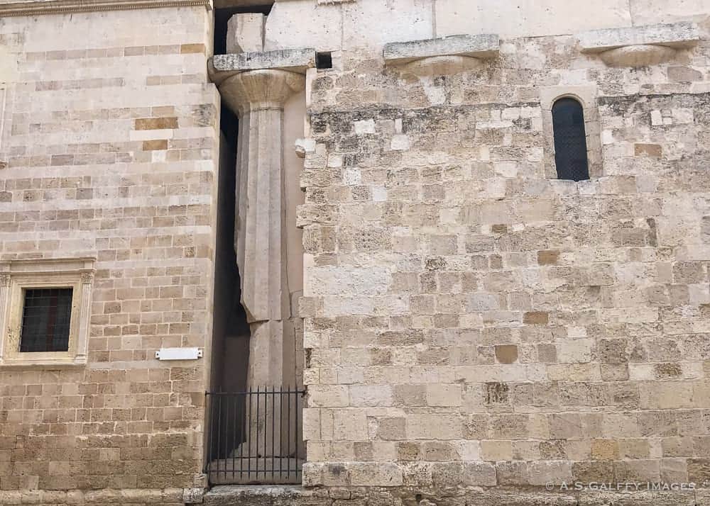 The wall of the Cathedral of Siracusa
