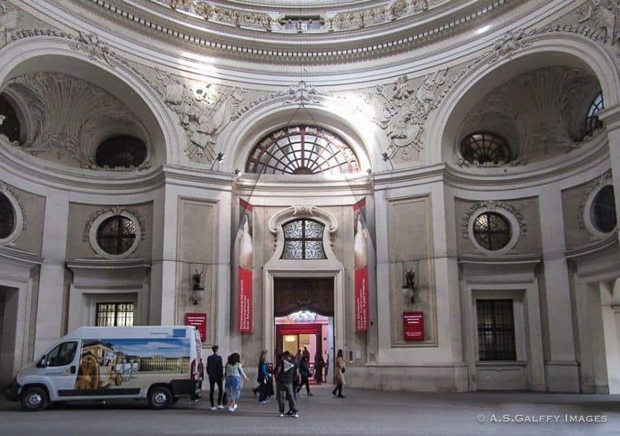 The Spanish Riding School / 1 Day in Vienna