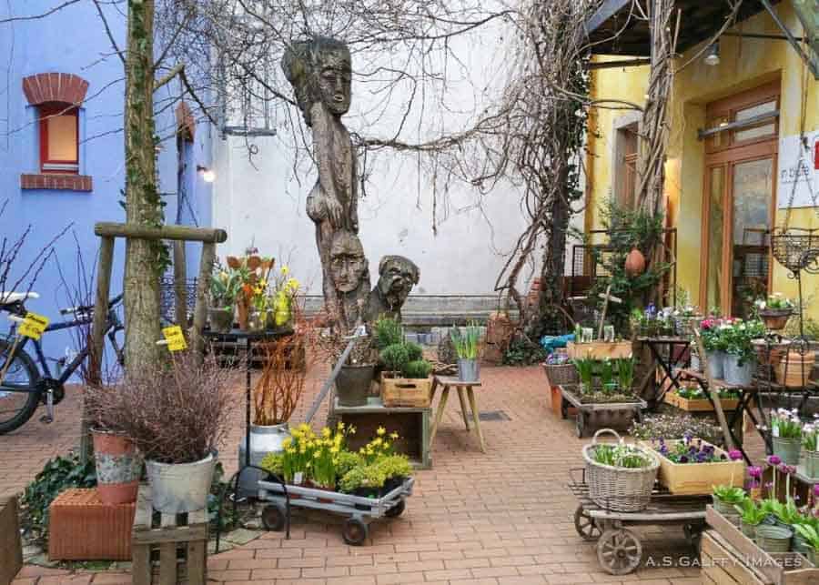 small shop in Kunsthofpassage